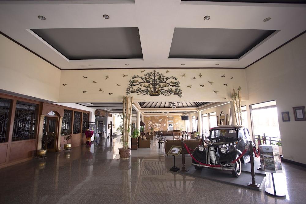 Royal Hotel And Convention Tretes Prigen Экстерьер фото