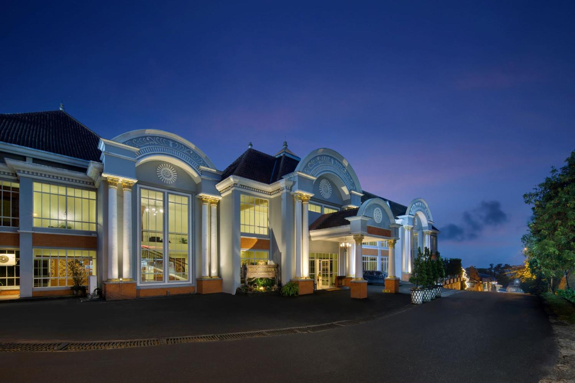 Royal Hotel And Convention Tretes Prigen Экстерьер фото