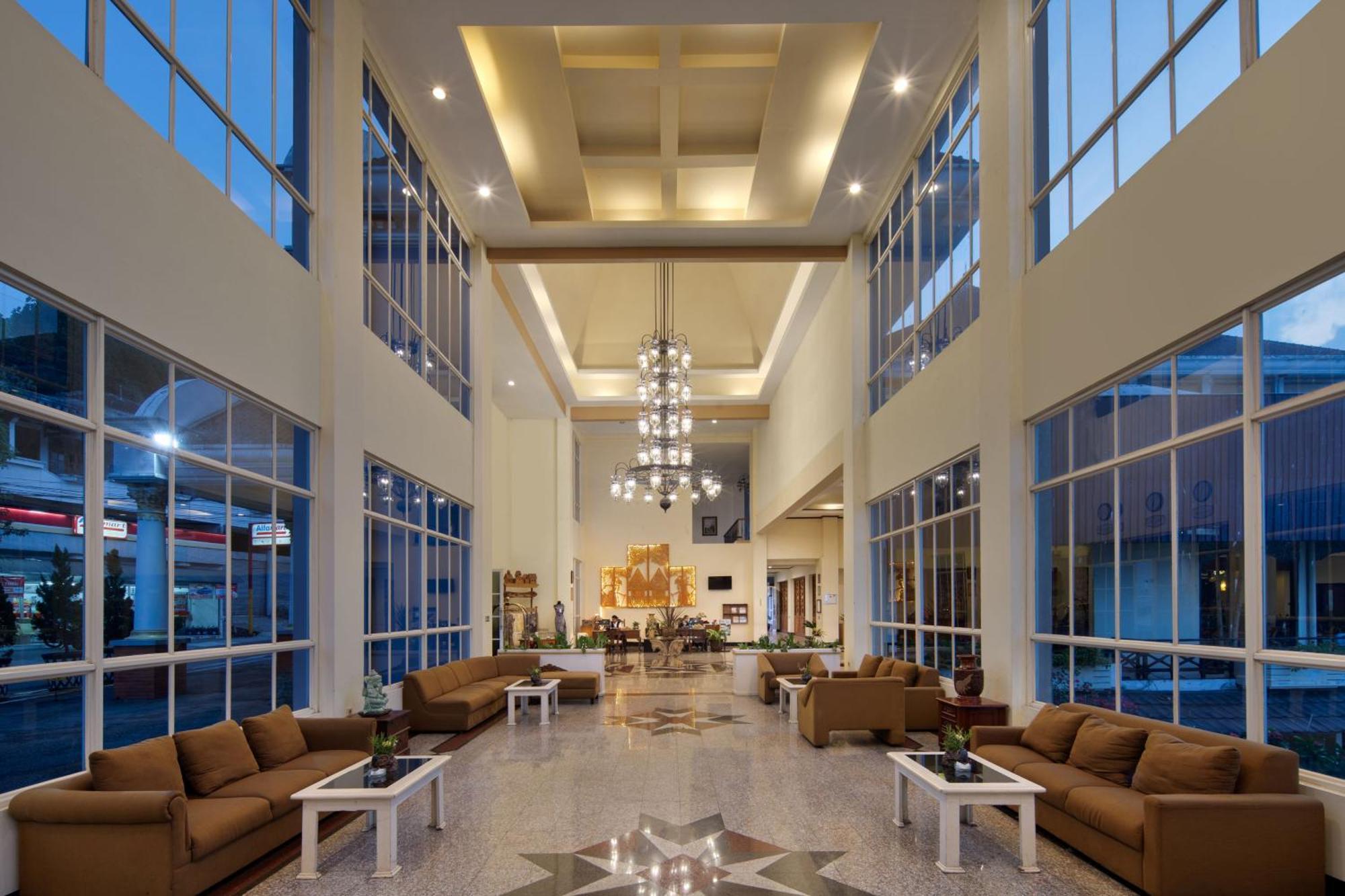 Royal Hotel And Convention Tretes Prigen Экстерьер фото