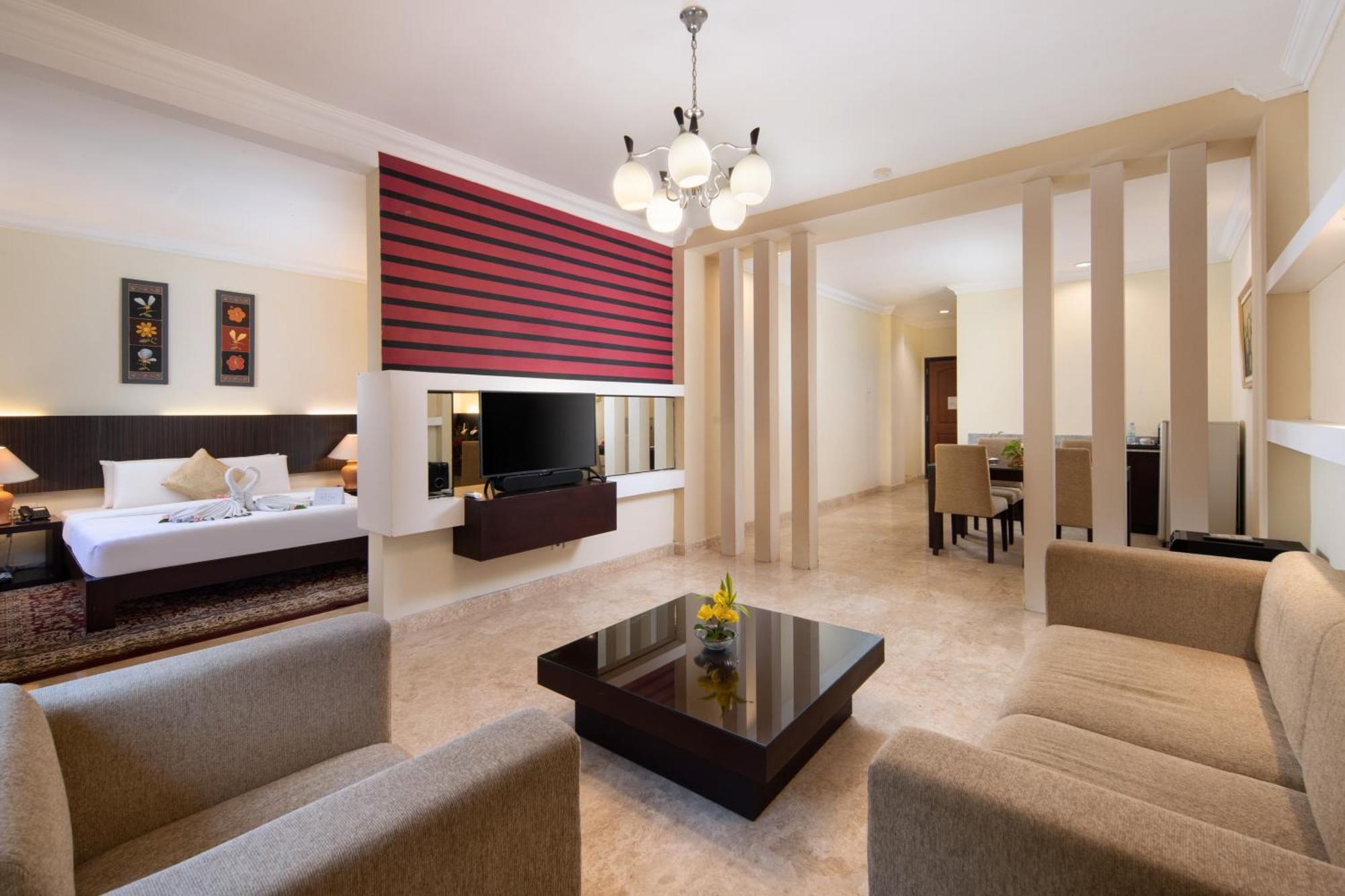 Royal Hotel And Convention Tretes Prigen Экстерьер фото