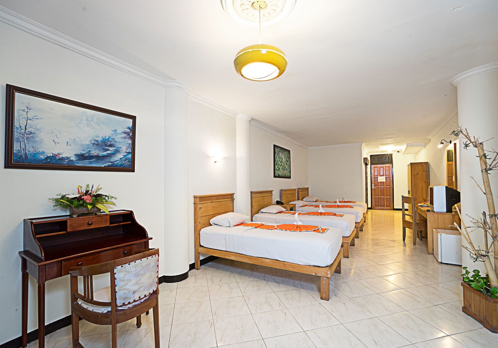 Royal Hotel And Convention Tretes Prigen Экстерьер фото