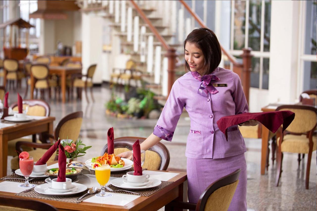 Royal Hotel And Convention Tretes Prigen Экстерьер фото